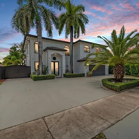 Luxury Beach Oasis - Heated Pool, Game Extravaganza L44